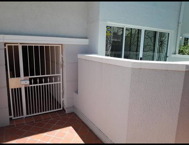 3 BEDROOM PROPERTY TO RENT IN VREDEHOEK